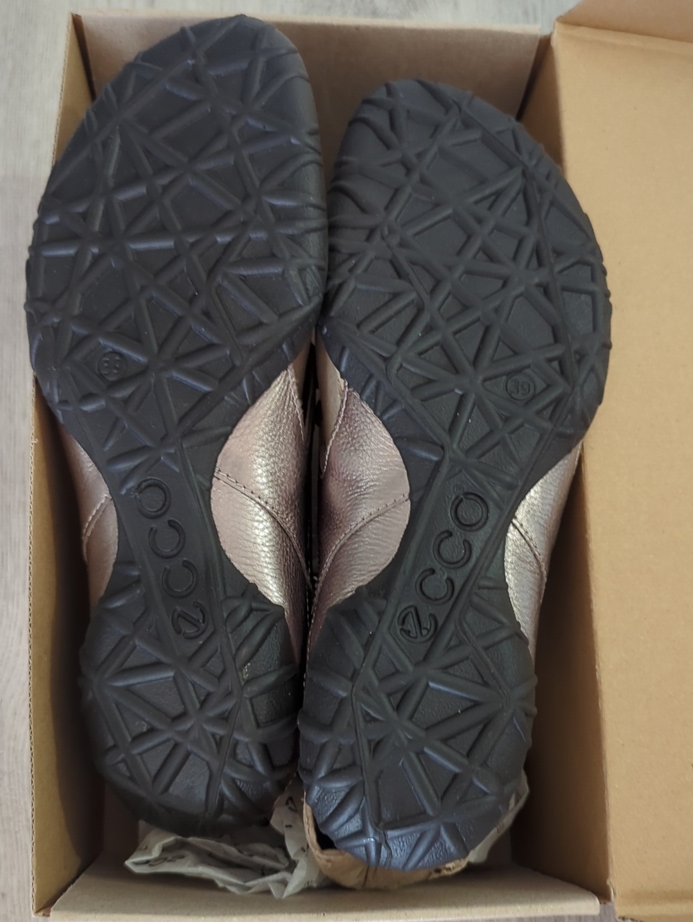 Ecco Metallic Rose Gold Floral Thong Sandals 8-8.5 - Picture 2 of 5